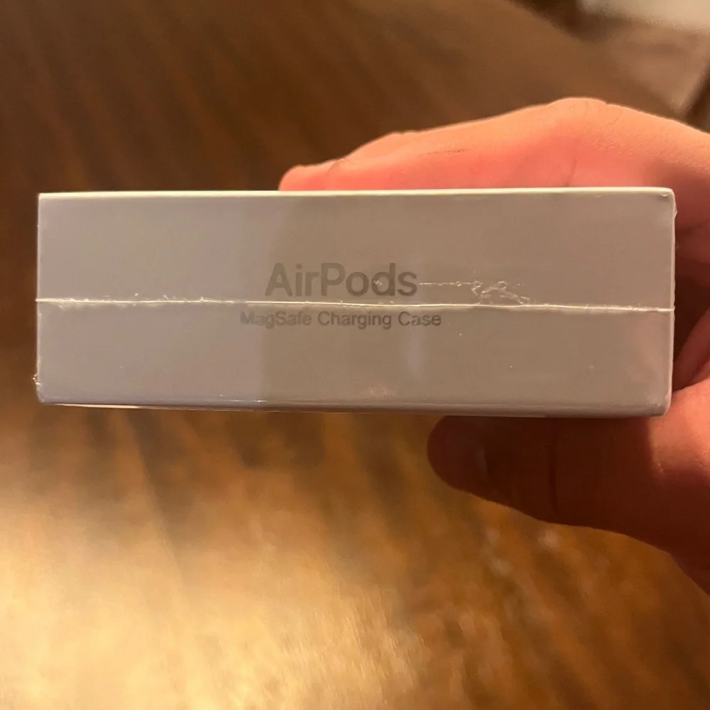 Apple Wireless Earbuds - White send best offer